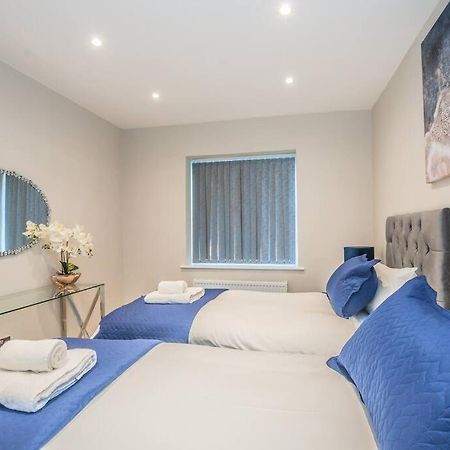 Langston House: 2 Bed, 2 Bath Luxury Apartment Hedgerley Экстерьер фото