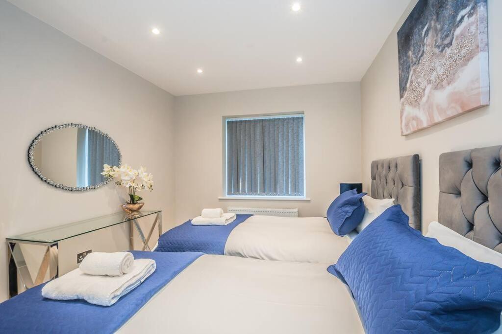 Langston House: 2 Bed, 2 Bath Luxury Apartment Hedgerley Экстерьер фото