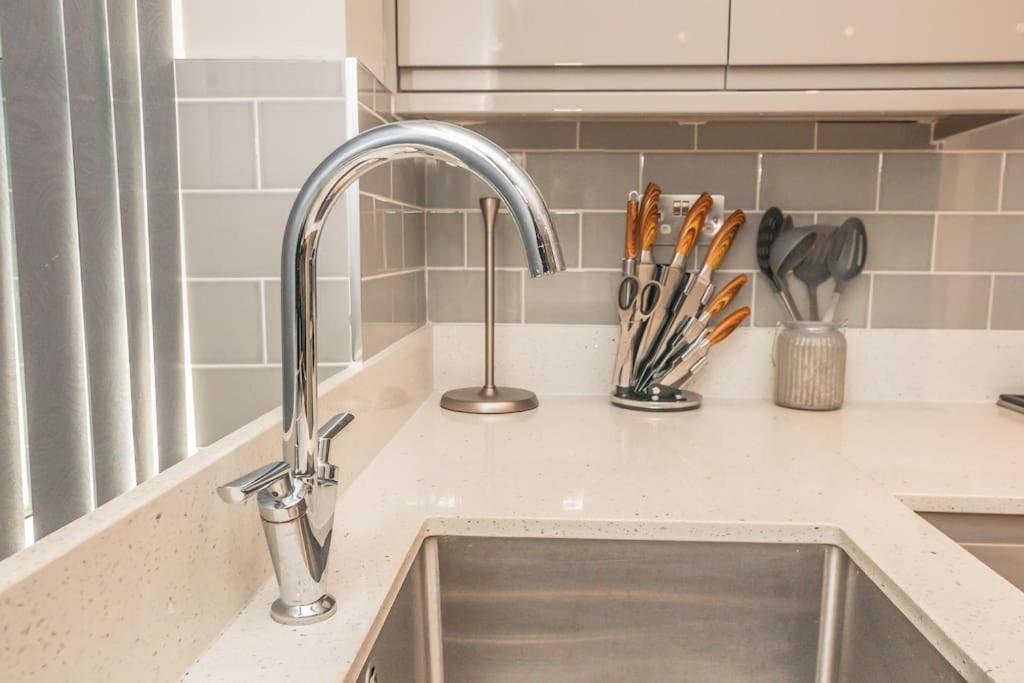 Langston House: 2 Bed, 2 Bath Luxury Apartment Hedgerley Экстерьер фото