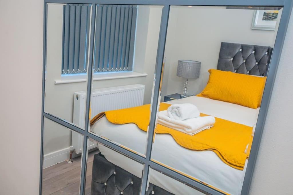 Langston House: 2 Bed, 2 Bath Luxury Apartment Hedgerley Экстерьер фото