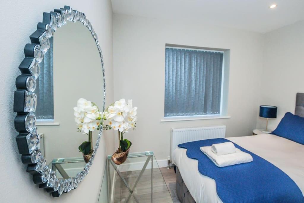 Langston House: 2 Bed, 2 Bath Luxury Apartment Hedgerley Экстерьер фото